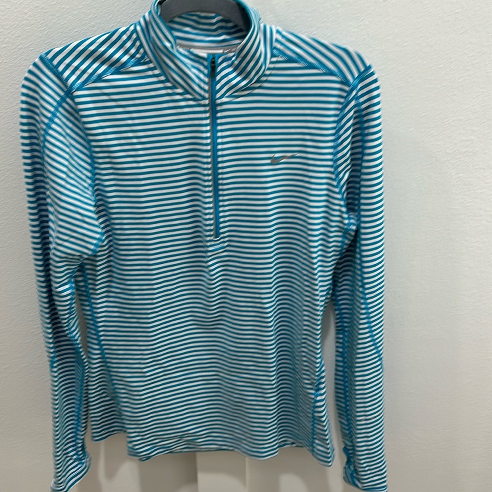 Nike 1/4 zip long sleeve top